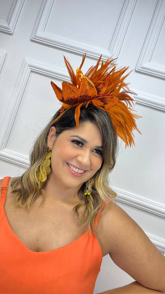 TIARA EXPLOSÃO DE PLUMAS LARANJA